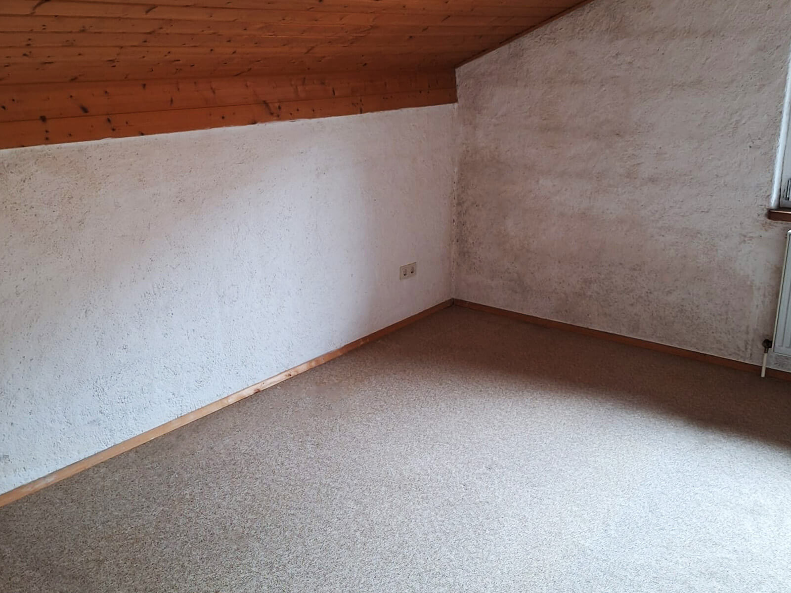 Komplett leerer und sauberer Raum